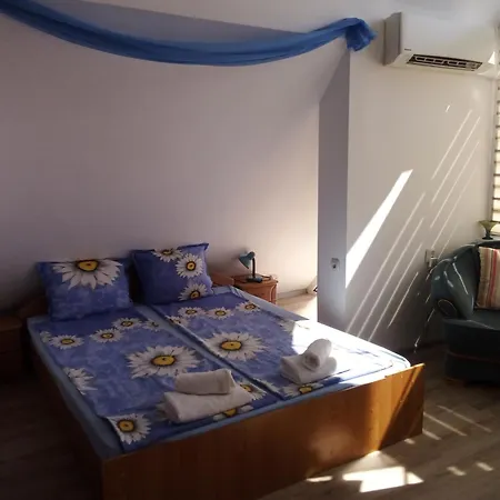 Lilou Apartment Warna